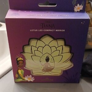 Lotus LED Compact Mirror - Green